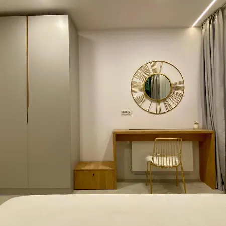 Golden Vibes In Bel Air Apartment