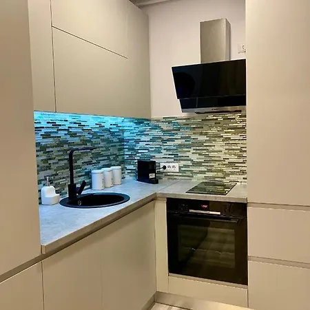 Golden Vibes In Bel Air *