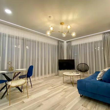 Golden Vibes In Bel Air * Mamaia