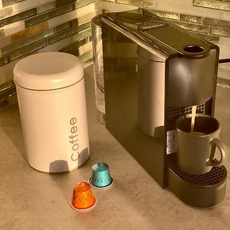 Golden Vibes In Bel Air Lägenhet *