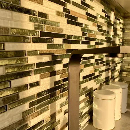 Golden Vibes In Bel Air * 马马亚