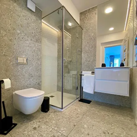 Golden Vibes In Bel Air *