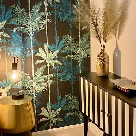 Golden Vibes In Bel Air *