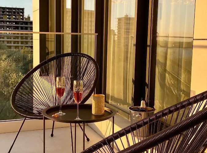 Golden Vibes In Bel Air Daire